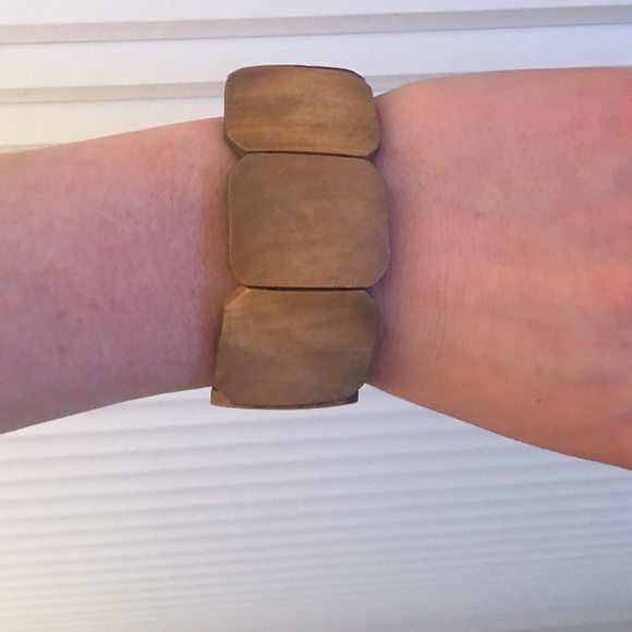 4 bracelets - Picture 3 of 4