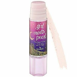 NEW benefit Girl Meets Pearl Highlighter full size