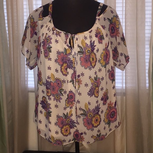 torrid Tops - 🚫Price Firm🚫 Torrid floral blouse