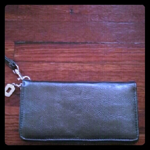 Wristlet wallet