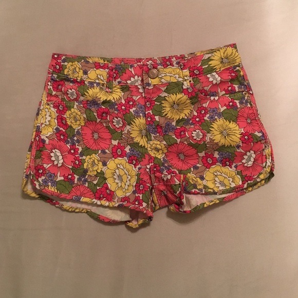 Flower printed children's shorts