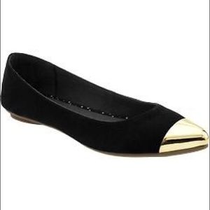 ✨Black and Gold Pointy Flats✨ Perfect basic!