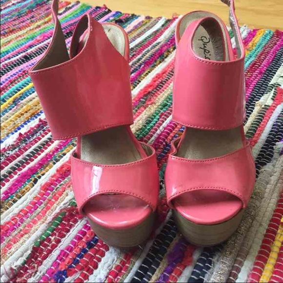 Pink wedge