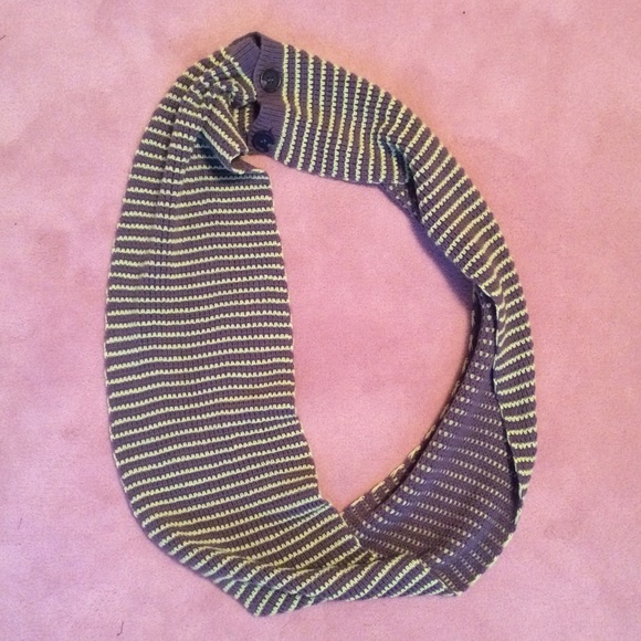 Green and gray striped infinity scarf - Picture 2 of 3