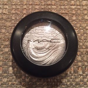 MAC Platinum Love Extra Dimension Eyeshadow
