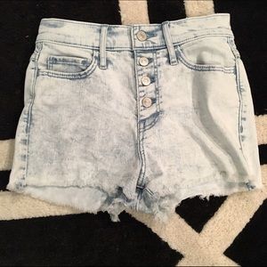 Really cute Jean button up shorts!!