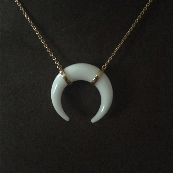 Crescent moon pendant - Picture 2 of 4