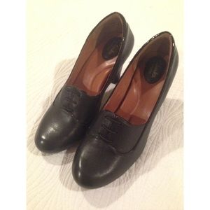 Clarks artisan heels - black - 9.5b