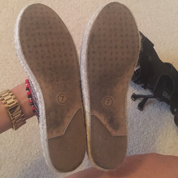 Shoes - Picture 3 of 4