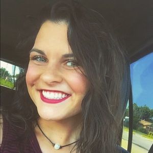 Meet your Posher, Mackie