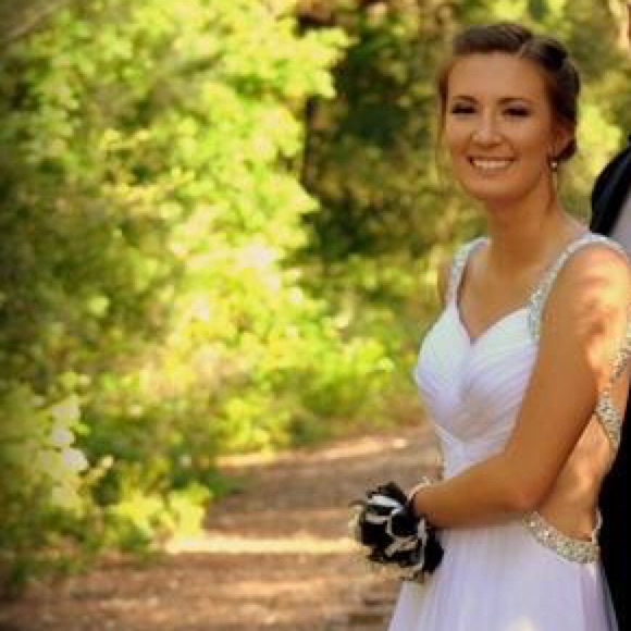 Meet your Posher, Kayla - Picture 2 of 2