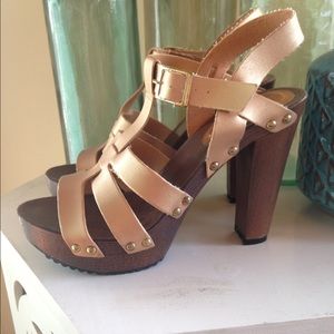 Chunky Wooden Platform Heels in Gold