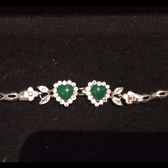 Jade jeweled bracelet