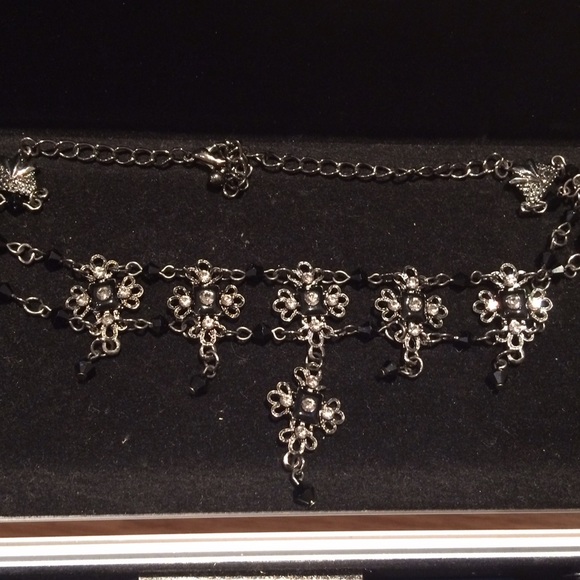 Antique style choker necklace