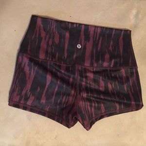 Lululemon boogie roll down shorts size 6