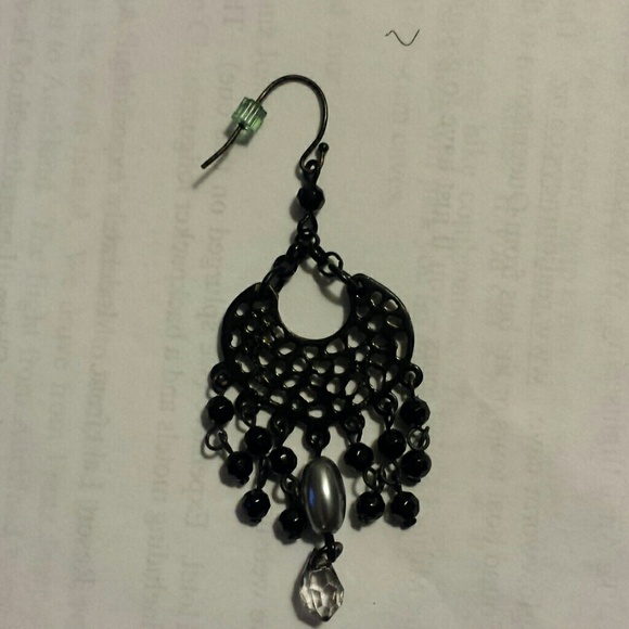 Black chandelier earrings - Picture 3 of 3