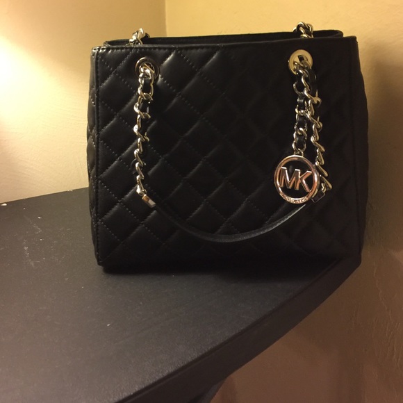 Michael Kors black bag, super new. - Picture 2 of 3