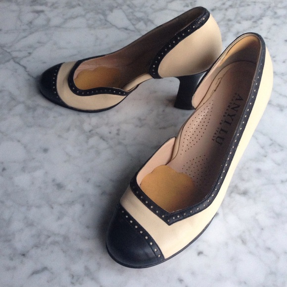 Gorgeous pin-up style heels. Handmade in Italy.