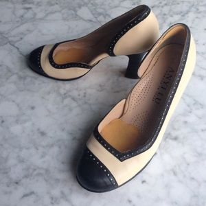 Gorgeous pin-up style heels. Handmade in Italy.