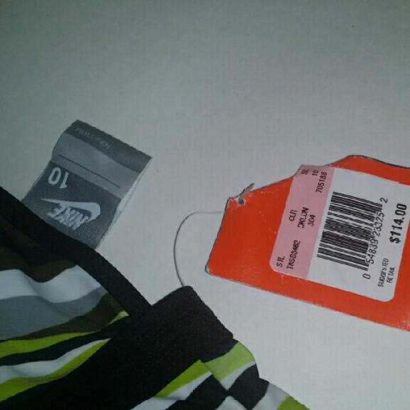 Nike swim top new - Picture 2 of 2