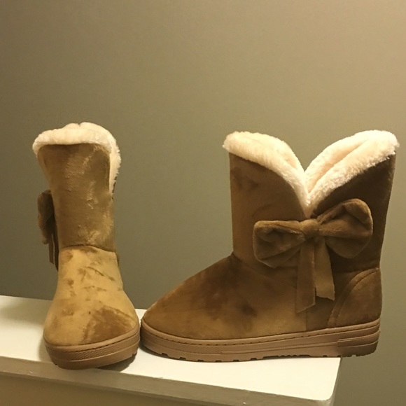 Very cute and cozy boot slippers with bow