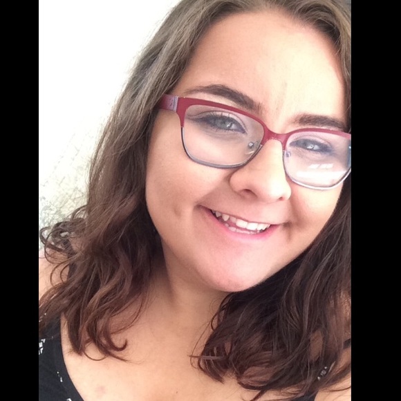 Meet your Posher, Noelle - Picture 1 of 1