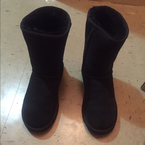Authentic short black uggs