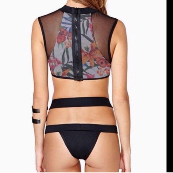 Bikini - Picture 2 of 4