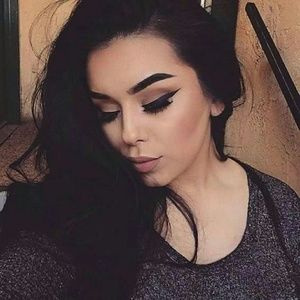 Meet your Posher, Alejandra