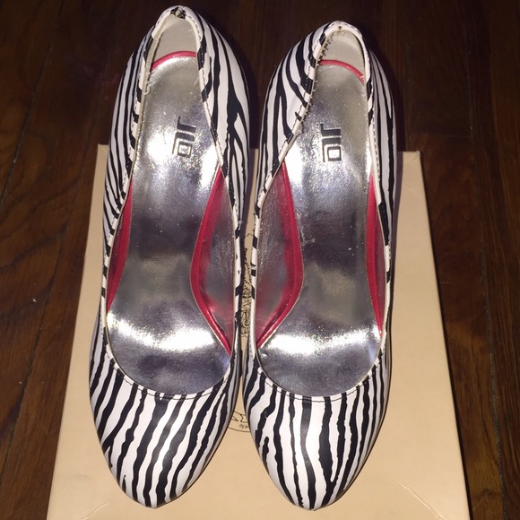 Zebra Heels 👠 - Picture 2 of 3