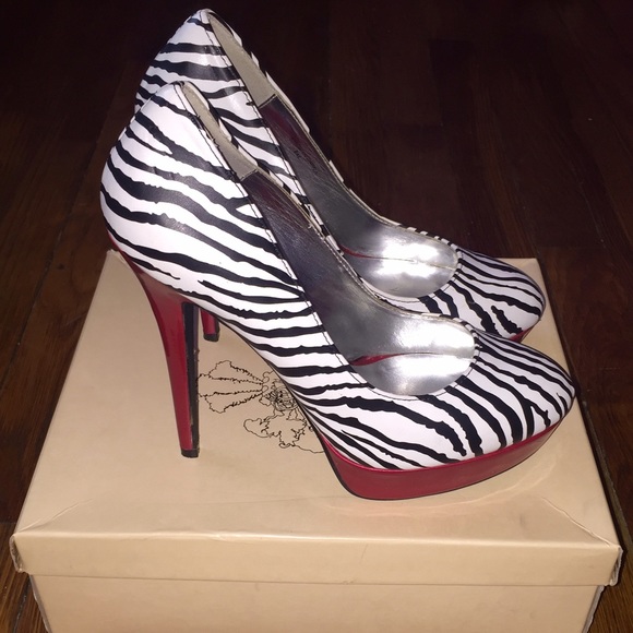 Zebra Heels 👠 - Picture 1 of 3