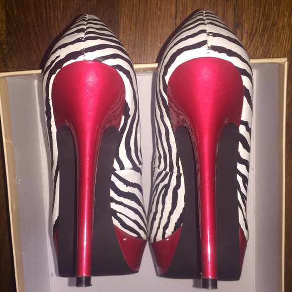 Zebra Heels 👠 - Picture 3 of 3