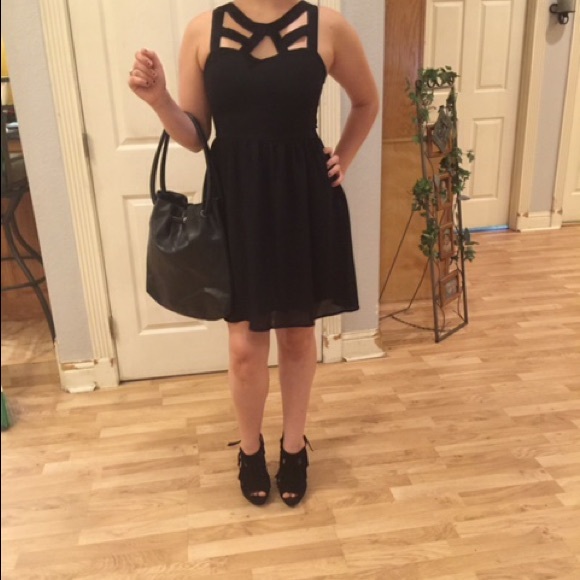 ⭐️SOLD⭐️YA Los Angeles Cut Out Neckline Dress - Picture 3 of 4