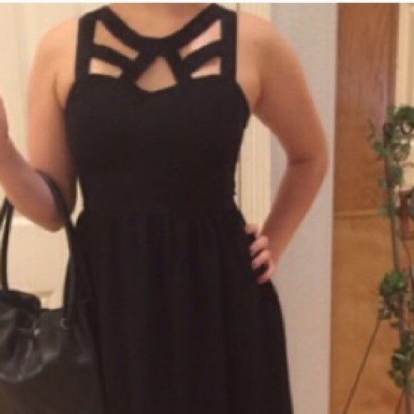 ⭐️SOLD⭐️YA Los Angeles Cut Out Neckline Dress - Picture 4 of 4