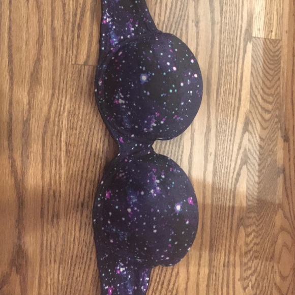VS Strapless Push-Up Bra
