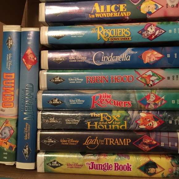 Disney and other VHS tapes lot (25)