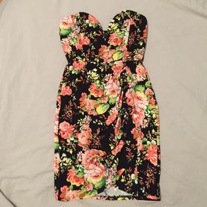 Floral sweetheart neckline dress