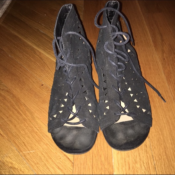 Tie up boho sandals with little wedge!!