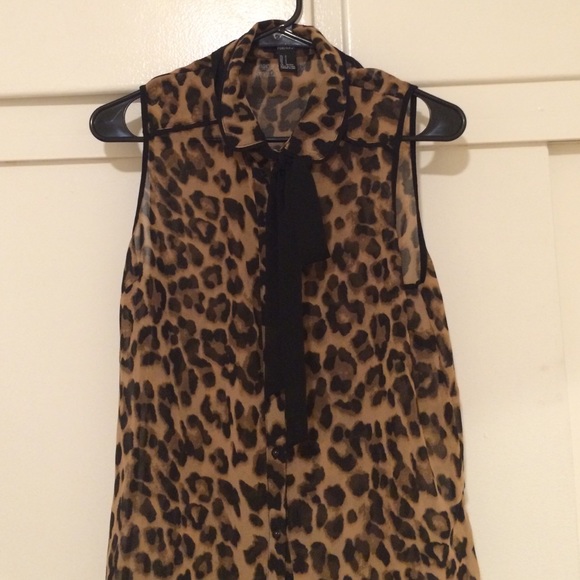 Leopard print French inspired tie top
