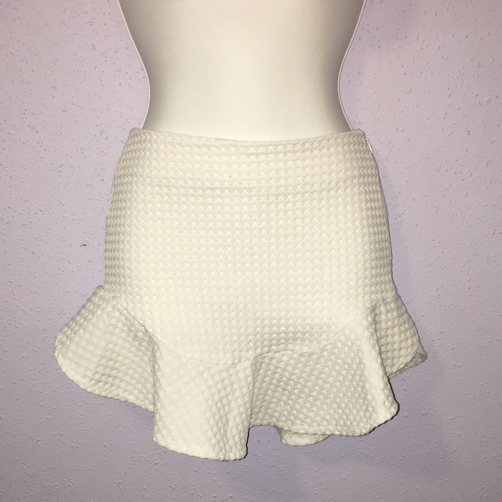 Trafaluc Beautiful Textured Skirt