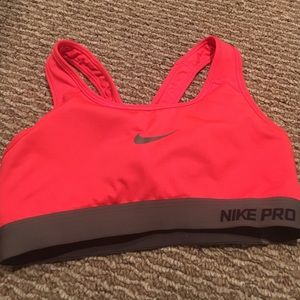 Nike pro sports bra