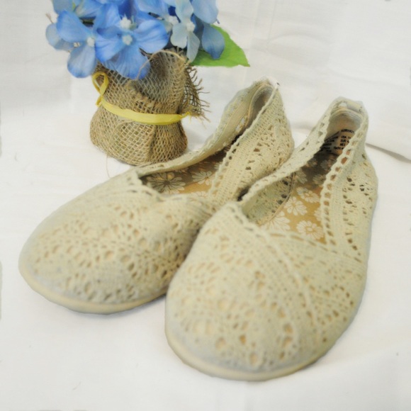 Faded Glory Lace Flats - Picture 3 of 3