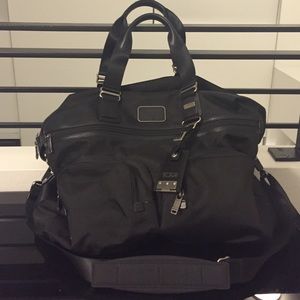 ✨ Brand new Tumi duffel travel bag 💕