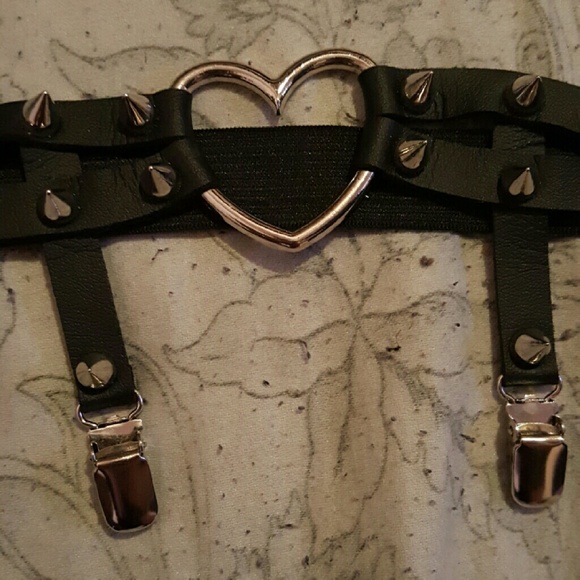 SOLD Heart stud spike garter set harajuku punk - Picture 2 of 2