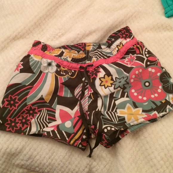 Floral water proof shorts - Picture 1 of 3