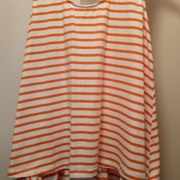 Beautiful Shirt Dress or Down W/ With Long Tail - Picture 2 of 3