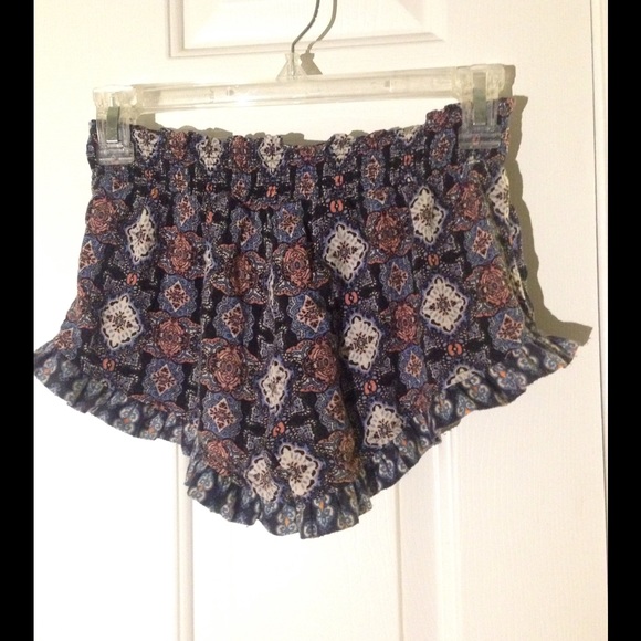 Full Tilt Patterned Shorts - Picture 1 of 3