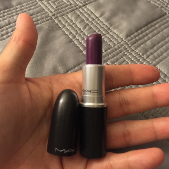 Mac lipstick Pure Heroine