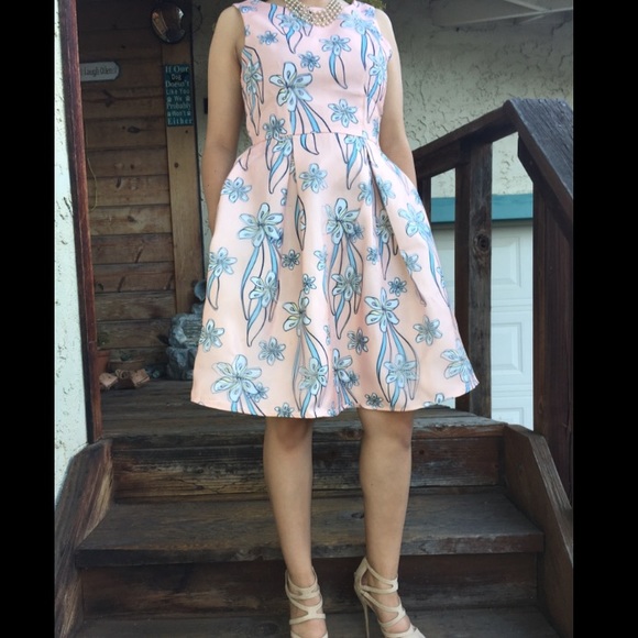 SALE✨HP Beautiful Floral Midi Dress - Picture 4 of 4