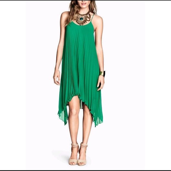 ❤️SOLD❤️ H&M Kelly Green Asymmetrical Dress